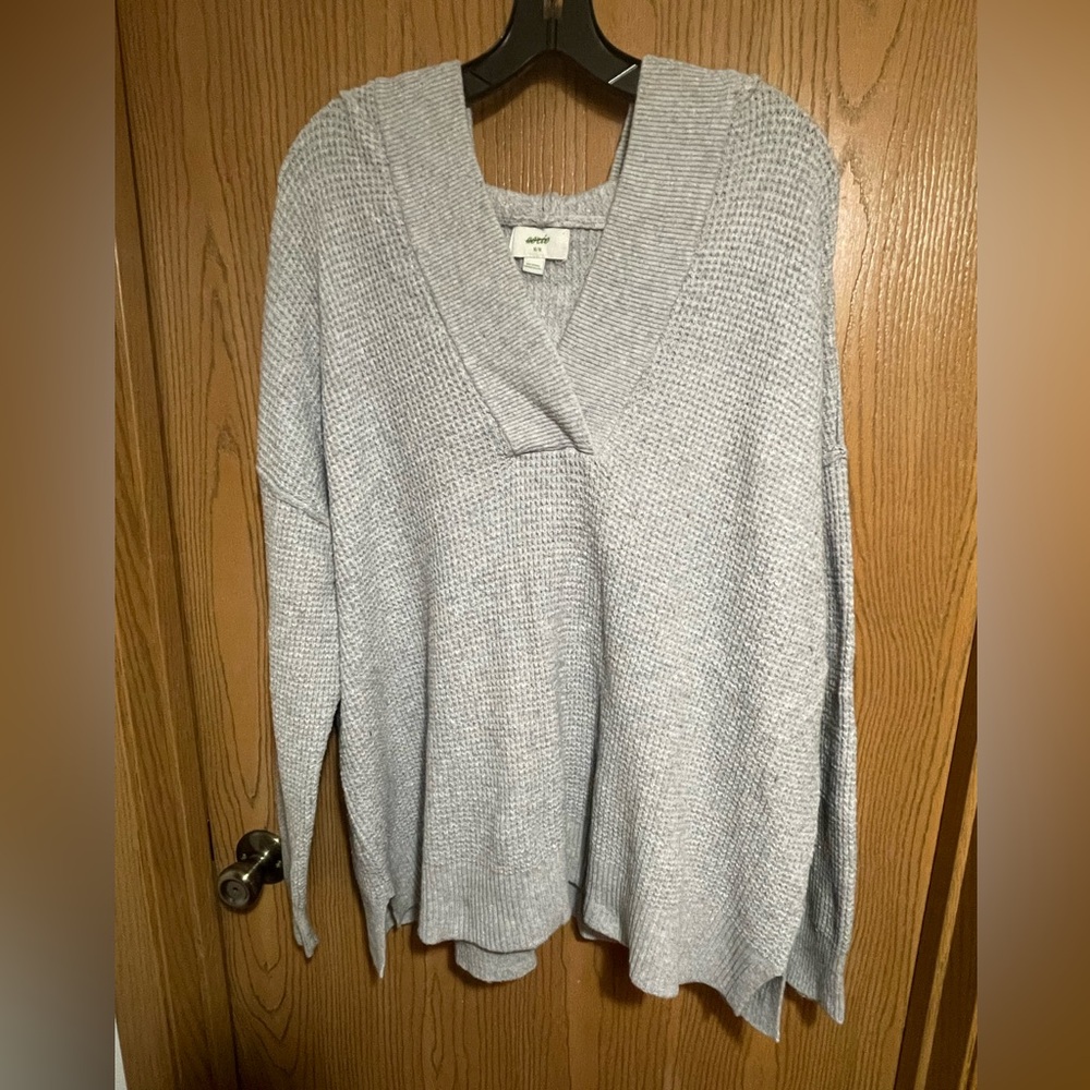 Aerie Hoodie Sweater in Gray with v-Neck and Waffle Knit